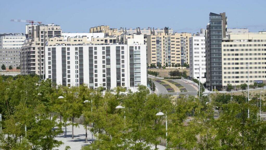 Небольшое число достроенных и полностью завершённых квартир в новостройках в Валенсии (Испания) увеличило спрос на новое жильё и недвижимость в 2018 году.