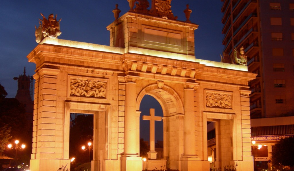 Отныне на главных достопримечательностях Валенсии, 43 монументах и памятниках, установили систему иллюминации, чтобы сделать ночной город ещё прекраснее!
