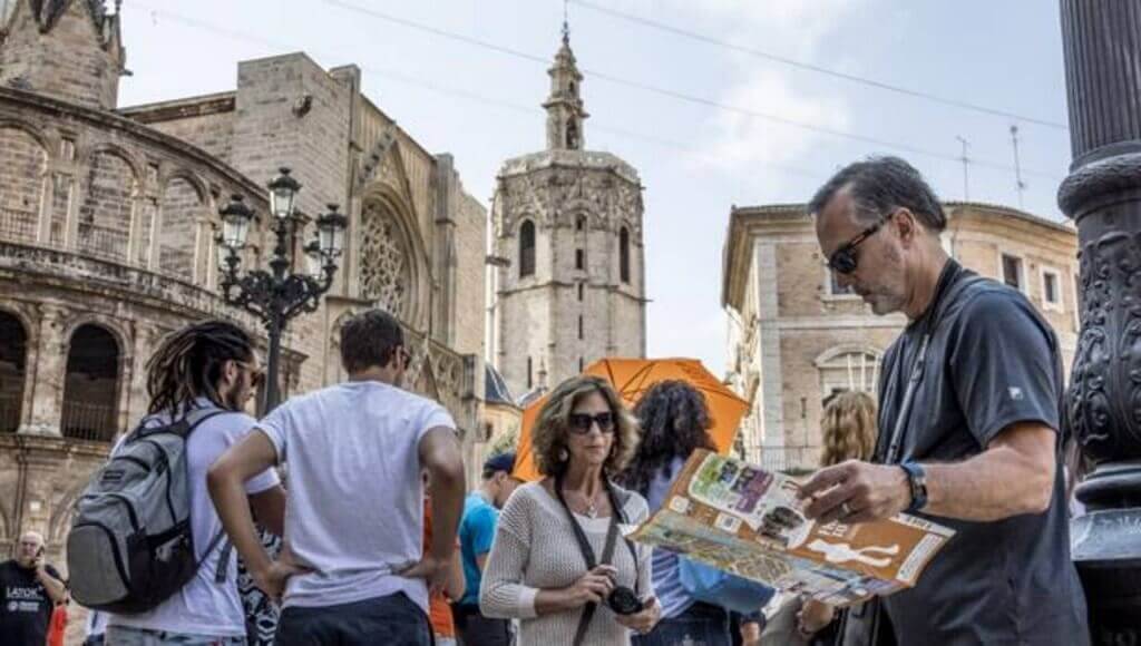 Валенсия переживает настоящий туристический бум, ведь в 2017 году город посетило рекордное число туристов – более 2 миллионов человек, и эта цифра только растёт