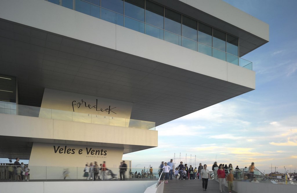 Здание Veles e Vents в морском порту Валенсии