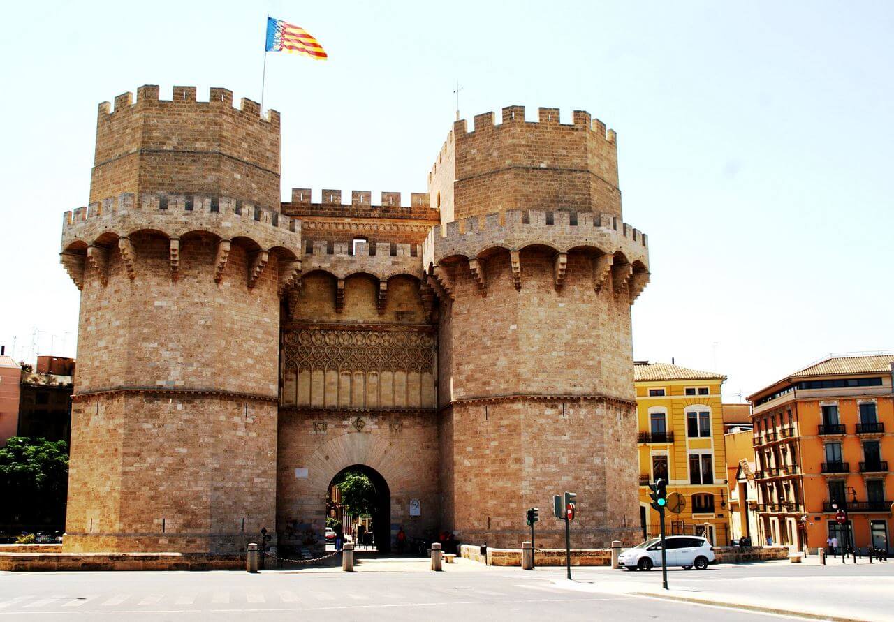 Ворота и башни Торрес де Серранос  в Валенсии