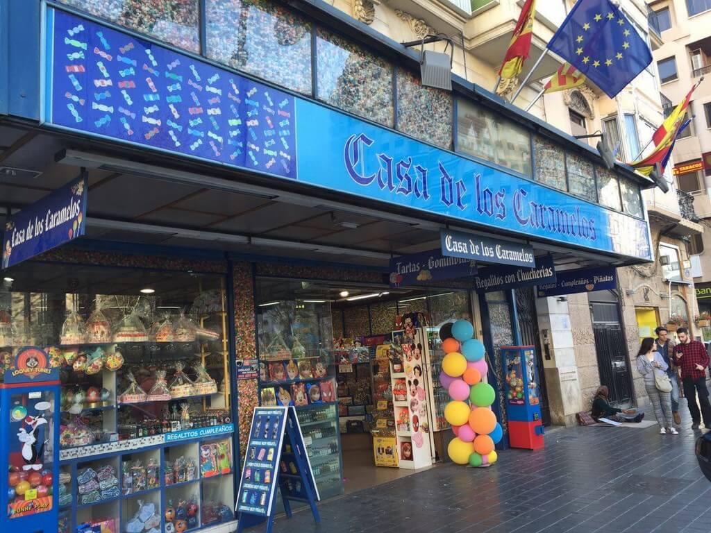 Магазин сладостей «Конфетный домик» ("Casa de los caramelos"), расположенный недалеко от Северного вокзала Валенсии, стал одной из достопримечательностей города