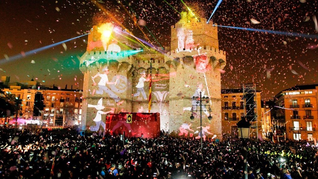 Ла Крида (La Crida) - официальная церемония начала праздника Лас Фальяс (Las Fallas) 2018 в городе Валенсия и всём Валенсийском Сообществе, Испания