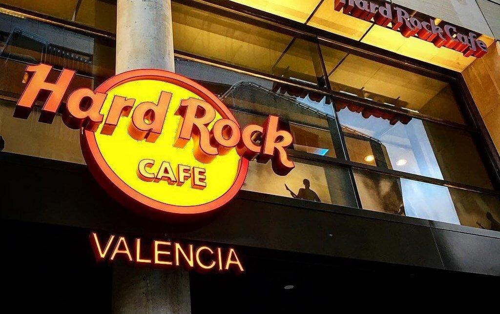 10 ноября в 20.00 на площади Мэрии в Валенсии состоится грандиозный концерт, прирученный к открытию первого в Валенсии ресторана сети Hard Rock Cafe.