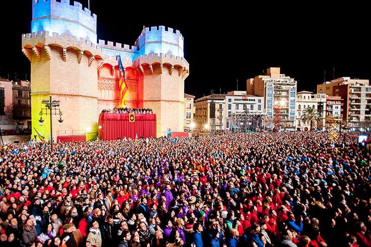 Ла Крида (La Crida) - официальная церемония начала праздника Лас Фальяс (Las Fallas) 2017 в городе Валенсия и всём Валенсийском Сообществе, Испания.