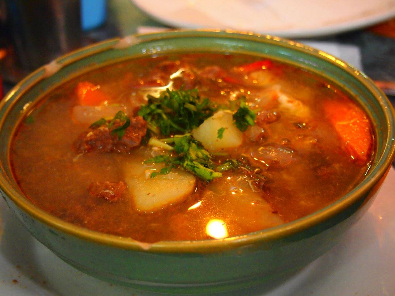 Типичное блюдо Валенсии - Ай и Пебре (all i pebre - чеснок и паприка), является типичным Валенсийским соусом