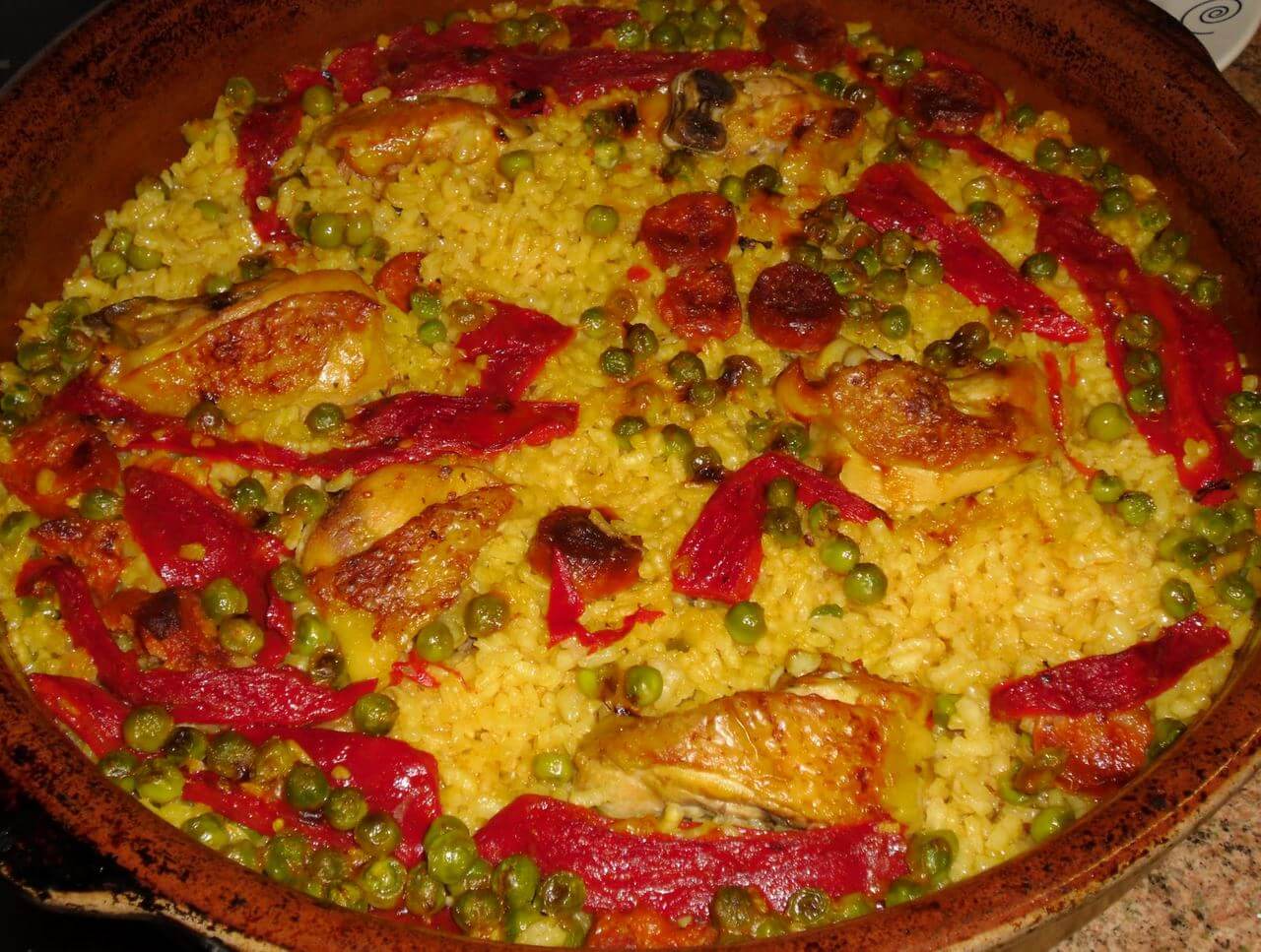популярное традиционное валенсийское блюдо из риса - это “Запечённый Рис” (Arroz al horno - аррос аль орно)