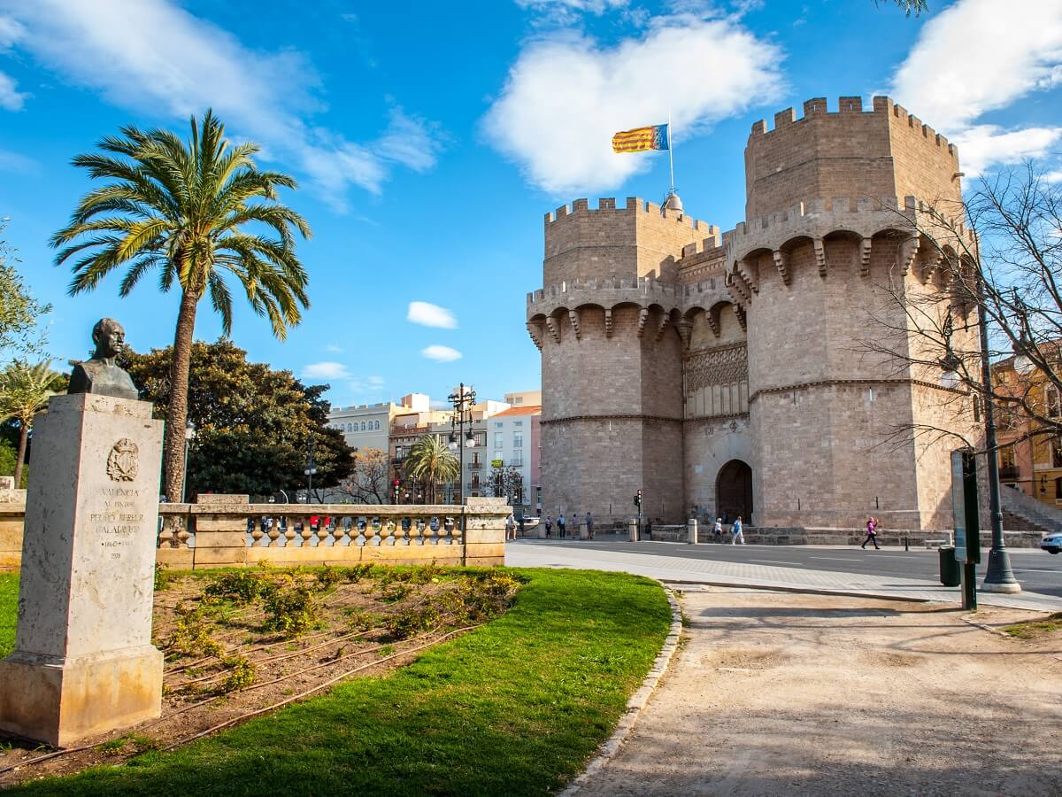 Крепостные ворота Serranos в Валенсии