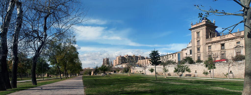 Бывшее русло реки Турия, сейчас городской парк Валенсии