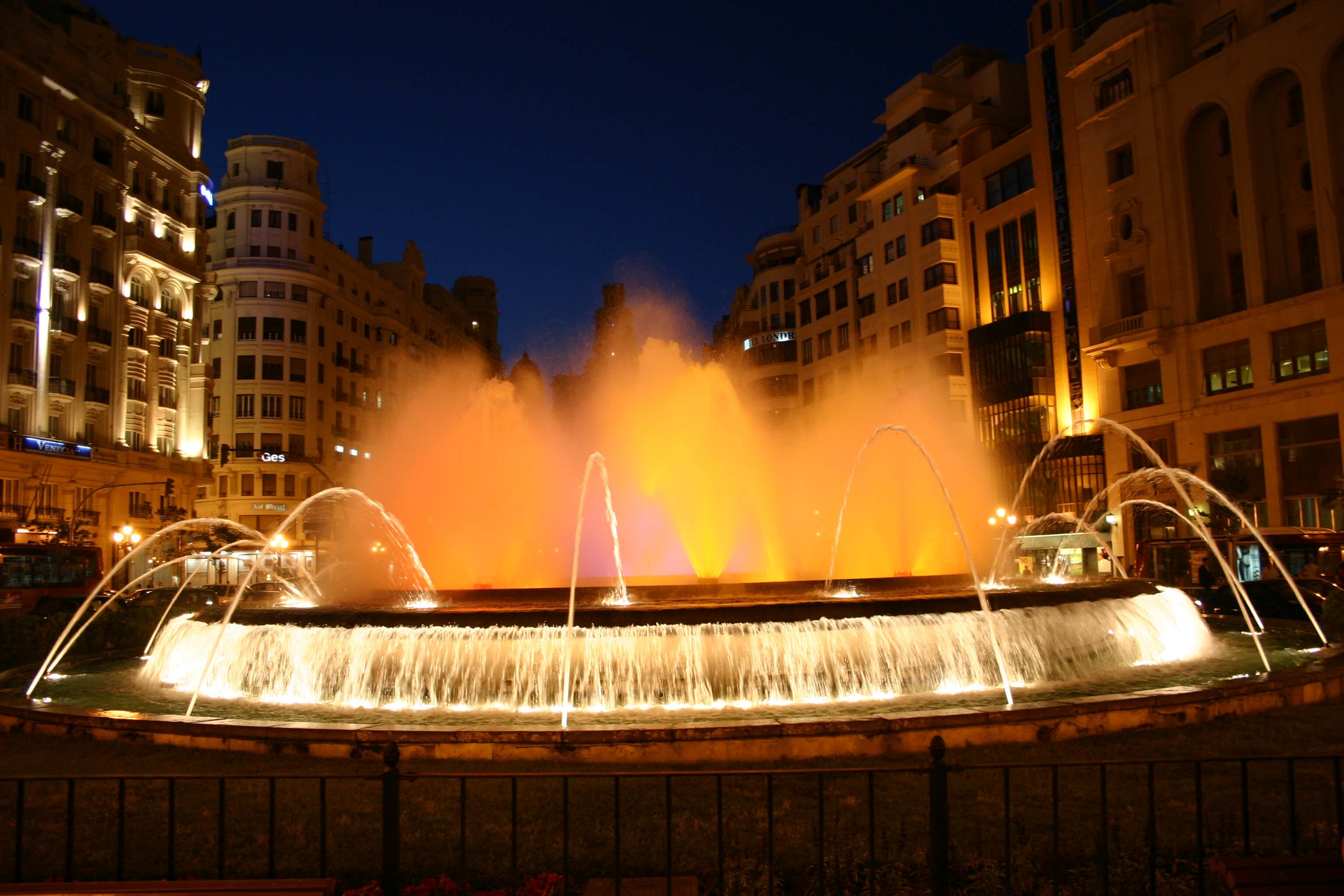 Фонтан на центральной площади Валенсии