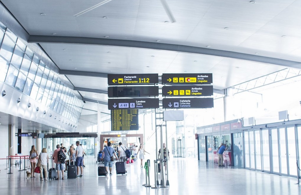 28 ноября в аэропорту Валенсии «Манисес» приземлился самолёт авиакомпании «Lufthansa» с семимиллионным пассажиром на борту, что стало рекордом для аэропорта