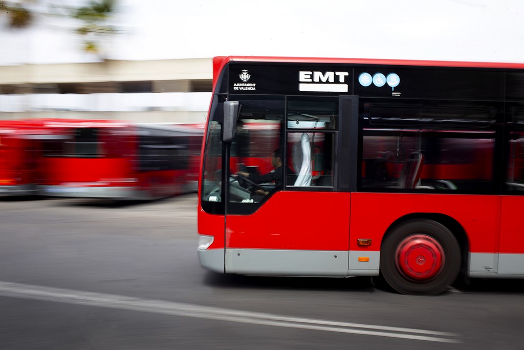 С конца сентября 2019 года в Валенсии начинают действовать новые правила проезда в красных городских автобусах ЕМТ для всех пассажиров общественного транспорта.