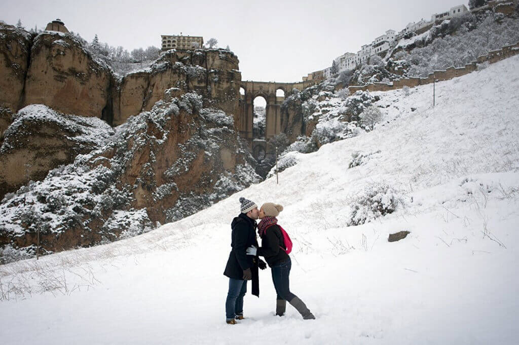 Эти выходные многие жители Валенсийского Сообщества провели за необычным для себя занятием – играм со снегом на свежем воздухе. Особо много снега было в горах.