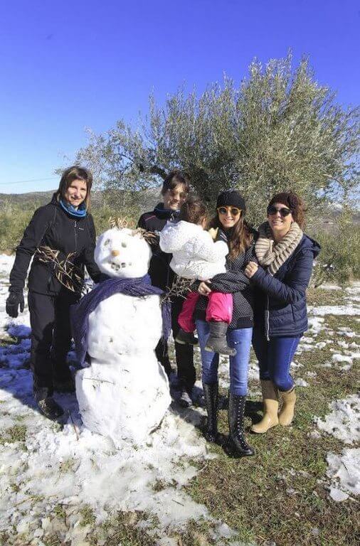 В пригородах Валенсии выпал снег