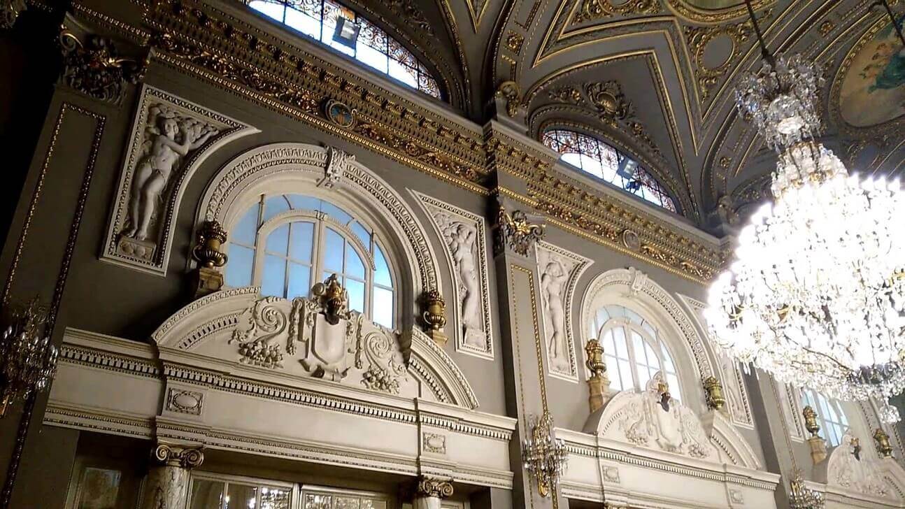 С 4 декабря можно бесплатно посетить рождественский вертеп, который в этом году традиционно будет выставлен в знаменитом Стеклянном зале мэрии Валенсии.