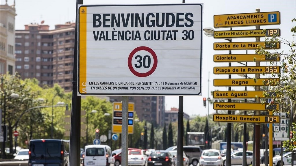 Новая норматива от правительства Валенсии ограничивает скорость передвижения по отдельным улицам города до 30 километров в час.