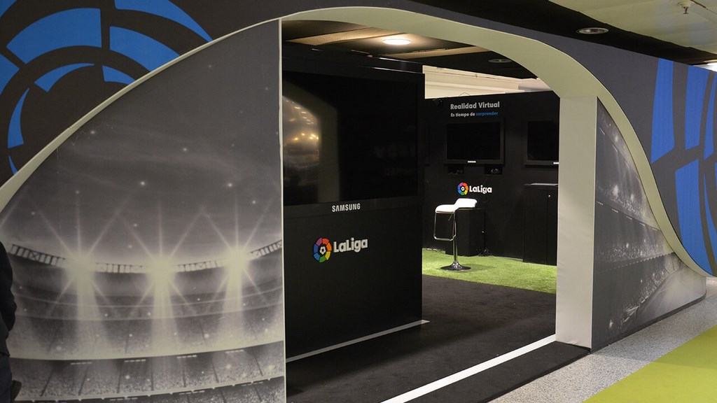 Интерактивное пространство «Los Córner» в универмаге «El Corte Inglés» в Валенсии предлагает всем желающим уникальный опыт игры в лучший испанский футбол.