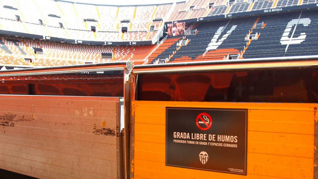 На стадионе «Месталья» в Валенсии запретили курение