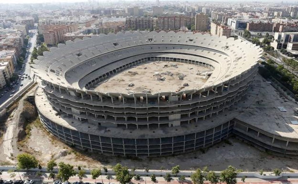 По словам спортивного директора ФК «Валенсия» Матео Алеманя, клуб планирует возобновить строительные работы стадиона "Nou Mestalla" менее, чем через год.