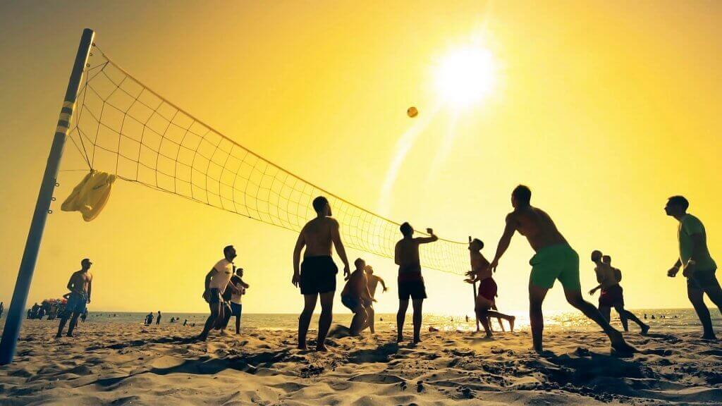 Бесплатные занятия спортом на пляже Мальвароса в Валенсии
