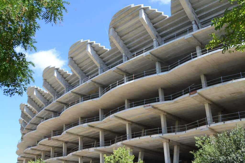 Окончание строительства нового стадиона ФК «Валенсия» - «Nou Mestalla» в Валенсии - одно из самых ожидаемых событий среди поклонников команды и инвесторов