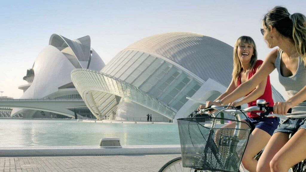 Индекс развития туристической сферы в Валенсии превысил средний показатель по Испании. Валенсия среди лидеров туристического сектора в Европе