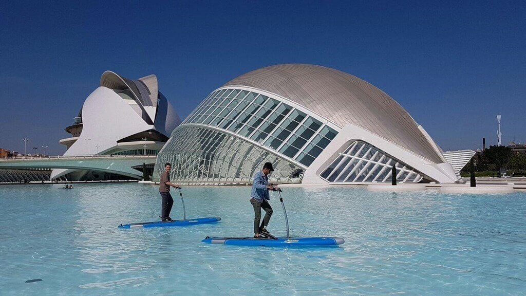 Водные аттракционы в Городе искусств и наук в Валенсии