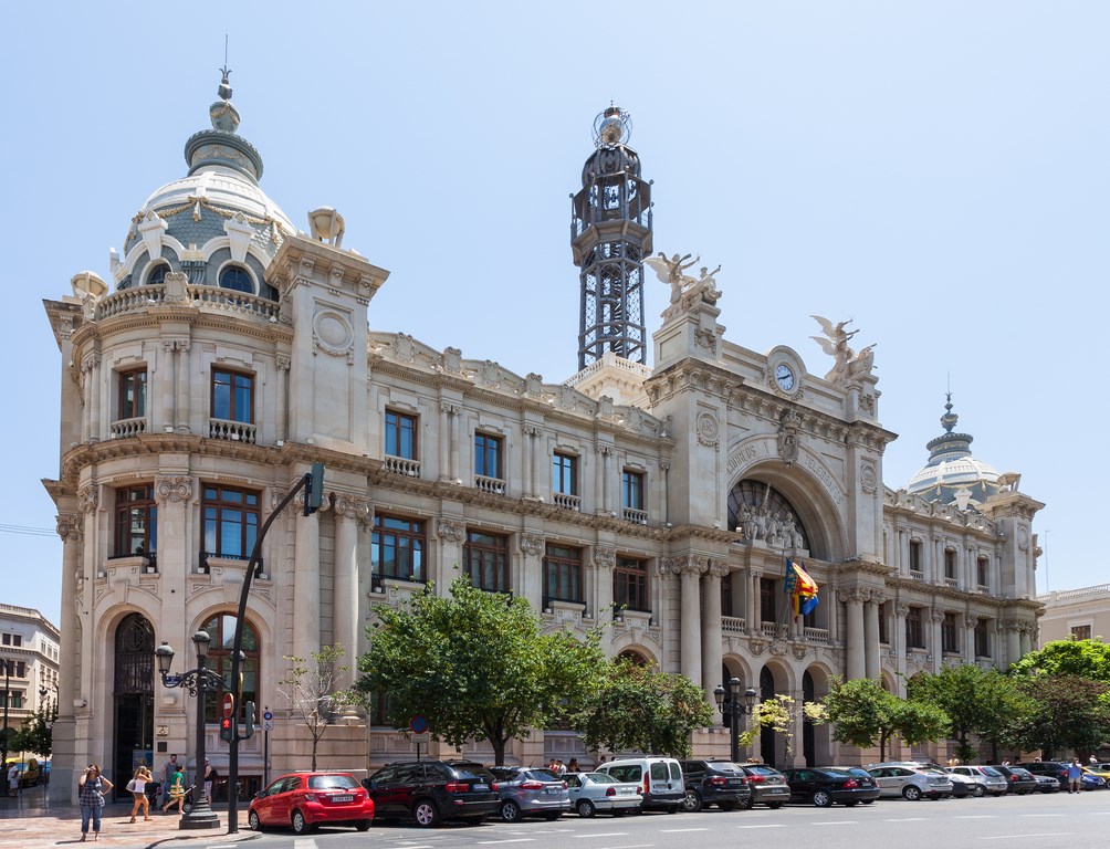 Строительство здания Главпочтампта, который также называется Дворцом связи началось в 1915 году по проекту архитектора Мигеля Анхеля Наварро