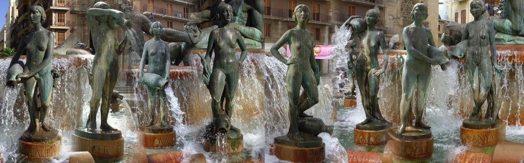 Аллегорический фонтан на площади Девы Марии в Валенсии