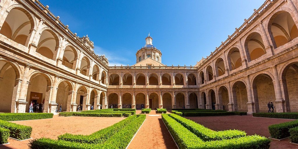 Монументальный монастырь Святого Михаила (monasterio de San Miguel de los Reyes) в Валенсии – это настоящий шедевр архитектуры, скрывающий множество тайн.