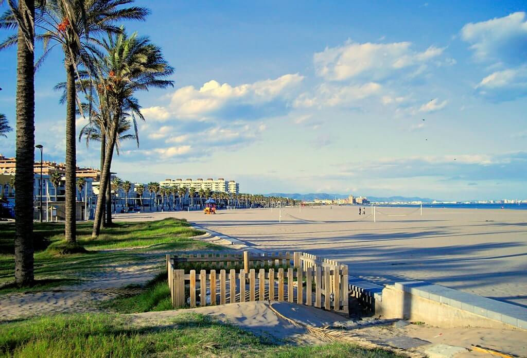 Пляж Патакона в Валенсии