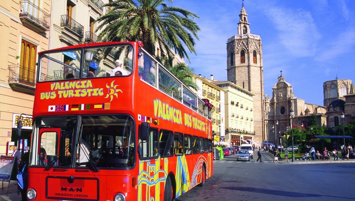 Туристический автобус в Валенсии