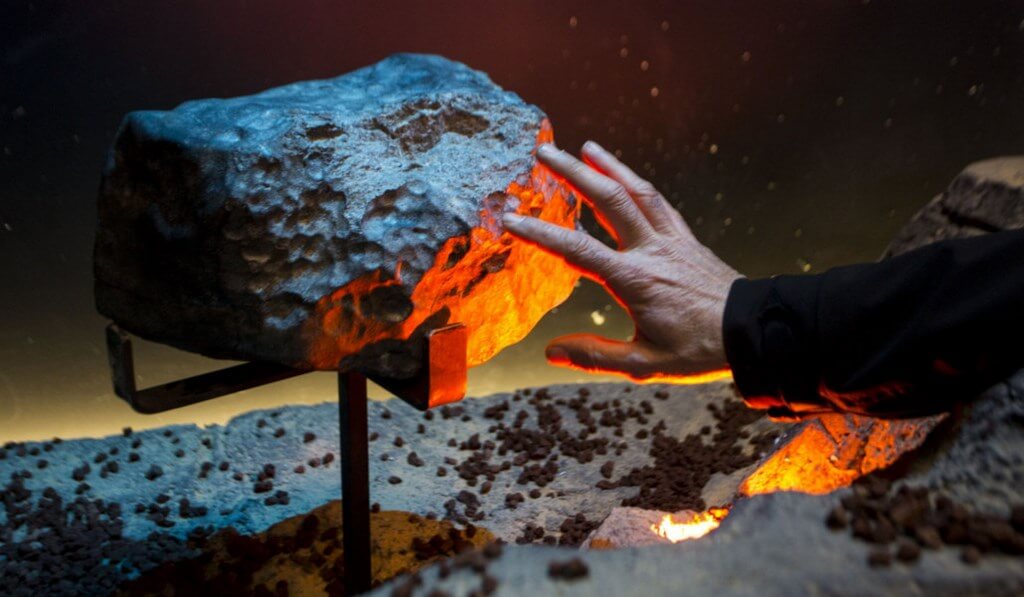 При Университете Валенсии открылся новый Метеорит Музей естественной истории, где можно увидеть весом 33 килограмма, чучела исчезнувших животных и многое другое
