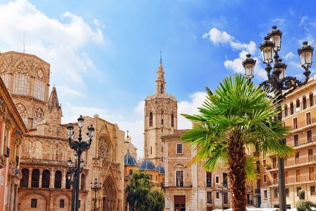 Валенсия – город со своими традициями, праздниками и достопримечательностями. Если вы находитесь в Валенсии, вот список вещей, которые нужно сделать в Валенсии.
