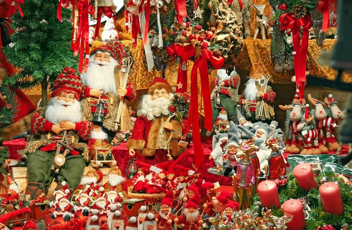 Накануне рождественских и новогодних праздников в Валенсии открываются множество локальных рынков, где в можете купить подарки, ёлочные украшения и многое другое.
