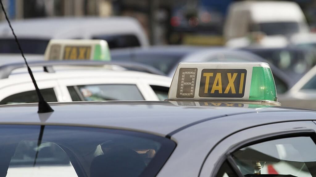 Такси является одним из самых распространённых видов городского транспорта в Валенсии. Передвигаться на на такси по Валенсии быстро, дёшево и комфортно! 