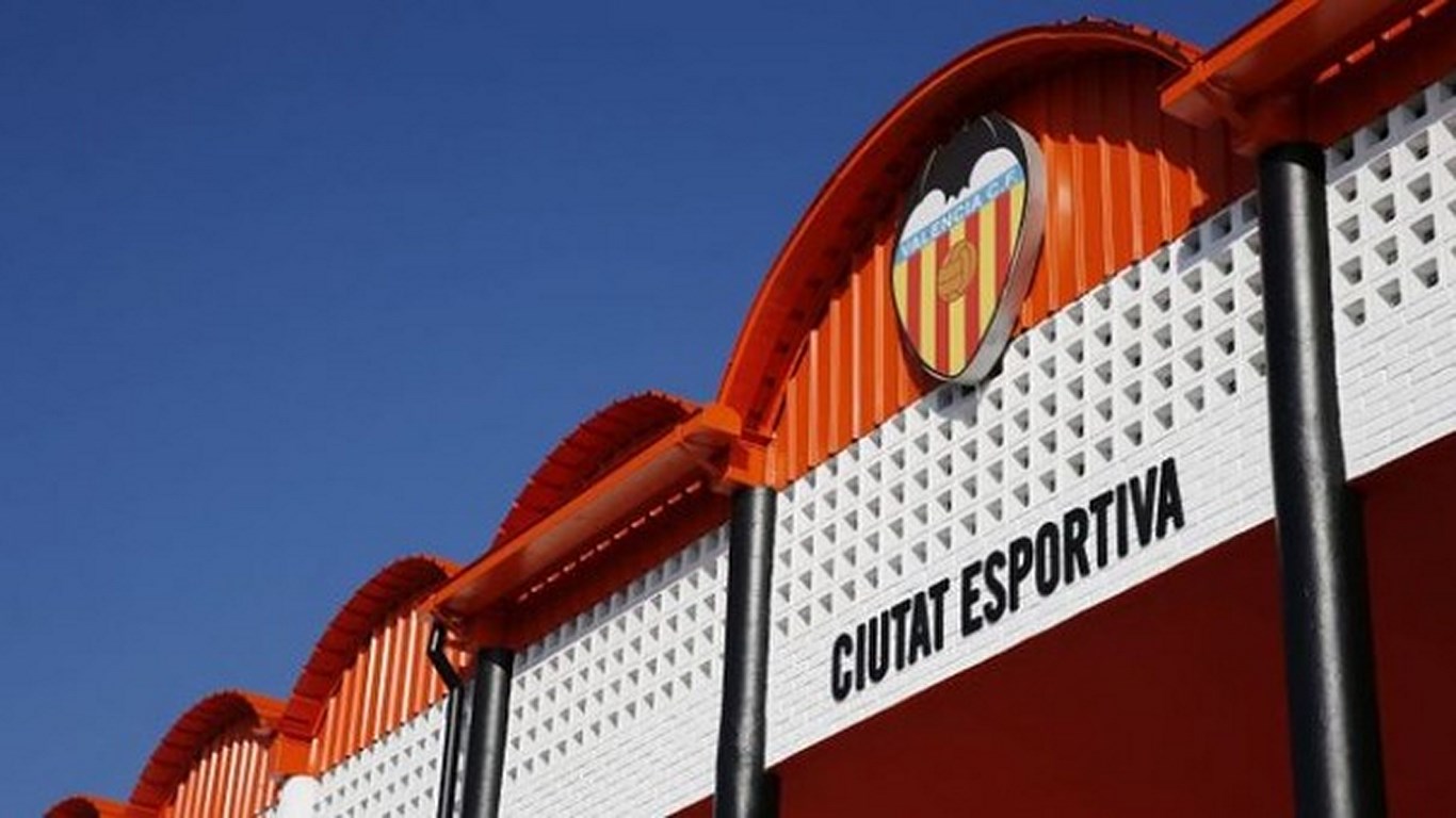 Знакомимся со спортивной базой, расположенной в пригородном местечке Патерна (Paterna), где проходят тренировки футбольного клуба «Валенсия».