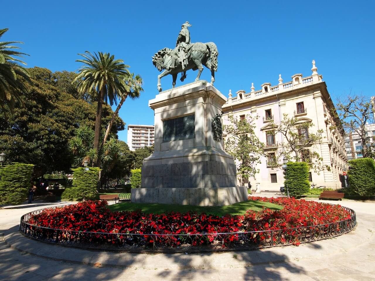 Площадь-парк Альфонсо Великодушного, туризм в Валенсии, город Валенсия, Валенсия, королю Хайме I