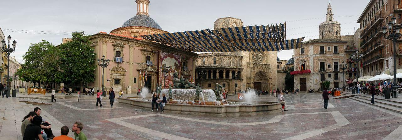 Plaza de la Virgen в старой части Валенсии