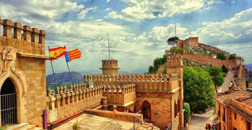 Город Шатива (Xàtiva) расположен всего в 80 километрах от Валенсии. Он известен своей средневековой крепостью и готическими достопримечательностями