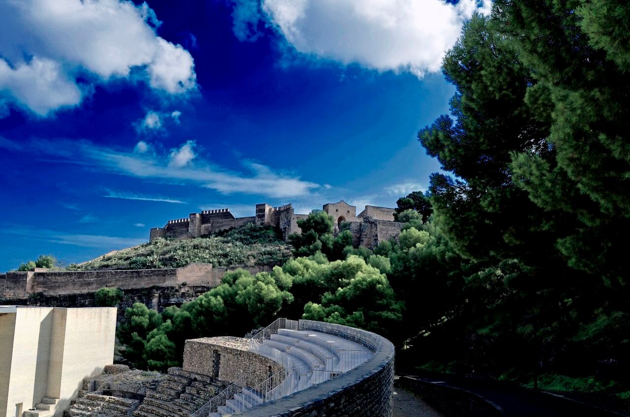 Крепость Сагунто, Рядом с Валенсией