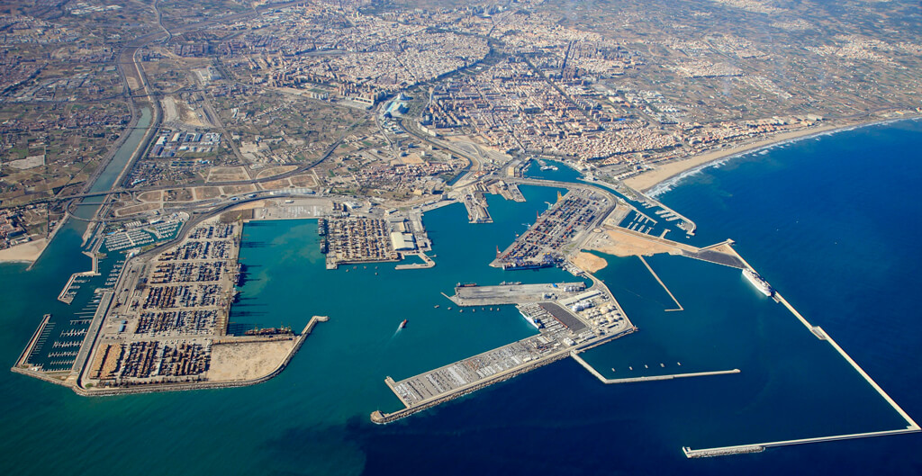 Морской порт в городе Валенсия, Испания