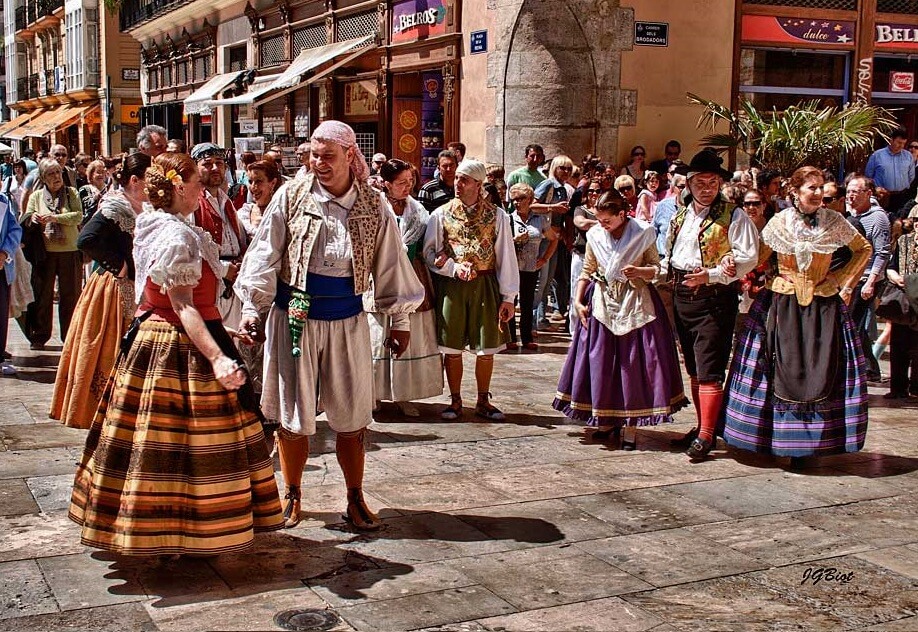 Традиционный костюм Валенсийской женщины