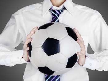 Если ваш ребёнок профессионально занимается футболом, то рано или поздно встанет вопрос о его будущем, в чём может помочь сертифицированный агент в Испании.