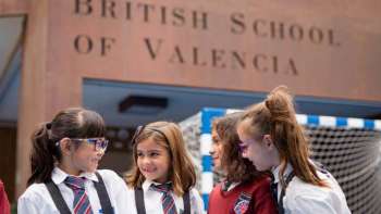 Какие экзамены надо сдать, чтобы поступить в рейтинговую частную школу в Валенсии? Как правильно организовать процесс поступления в двуязычную школу в Валенсии?