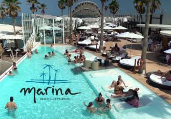 «Марина Бич Клаб» (Marina Beach Club Valencia) в Валенсии всего за несколько лет превратился в самый модный развлекательный комплекс города.