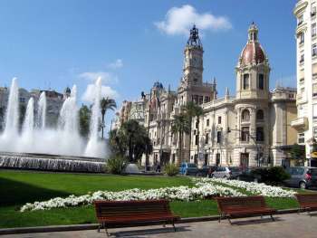 В смене названий главной площади города (plaza del Ayuntamiento) на протяжении её существования отразилась история не только самой Валенсии, но и всей Испании.