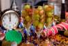 Одна из самых распространённых новогодних традиций в Испании – это съедать 12 виноградин под бой часов, отсчитывающих приближение нового года. Откуда она пошла и почему испанцы едят виноград в новогоднюю ночь?